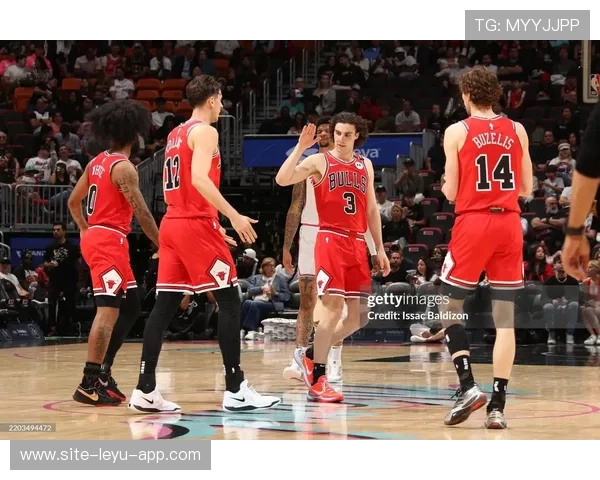 公牛新秀思林加威斯布鲁克比赛功臣,公牛教练柯林斯 公牛新秀思林加威斯布鲁克比赛功臣,公牛教练柯林斯